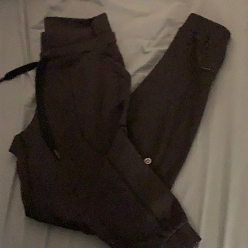 Lululemon black sweatpant 😁
